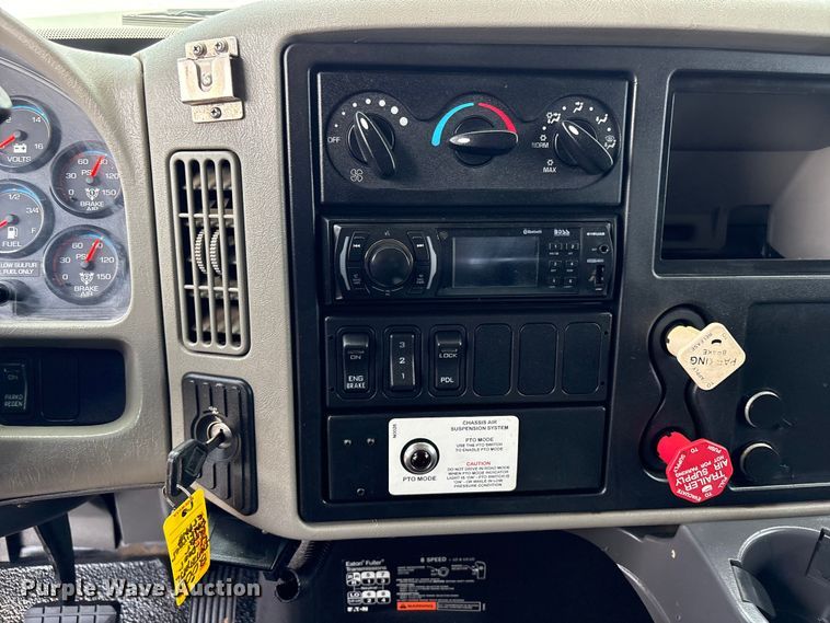 image for item EG9196 2009 International 7500 Crew Cab crane truck