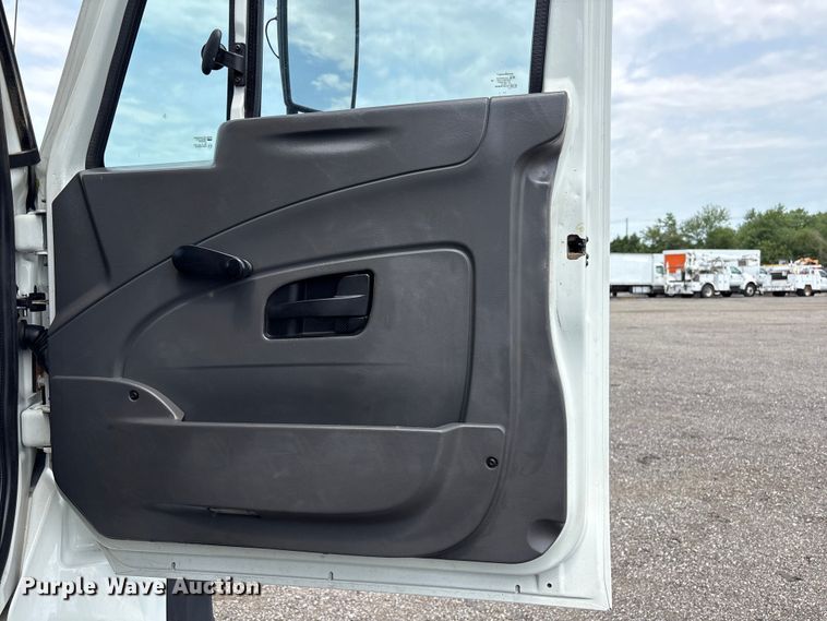 image for item EG9196 2009 International 7500 Crew Cab crane truck