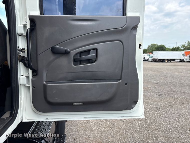 image for item EG9196 2009 International 7500 Crew Cab crane truck