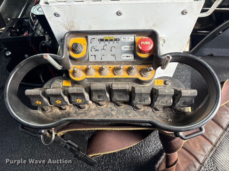 image for item EG9196 2009 International 7500 Crew Cab crane truck