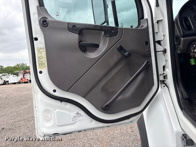 image for item EG9198 2010 Freightliner Business Class M2 Ext. Cab crane truck