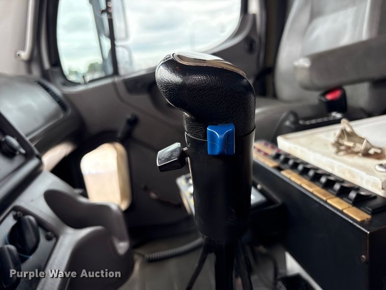 image for item EG9198 2010 Freightliner Business Class M2 Ext. Cab crane truck
