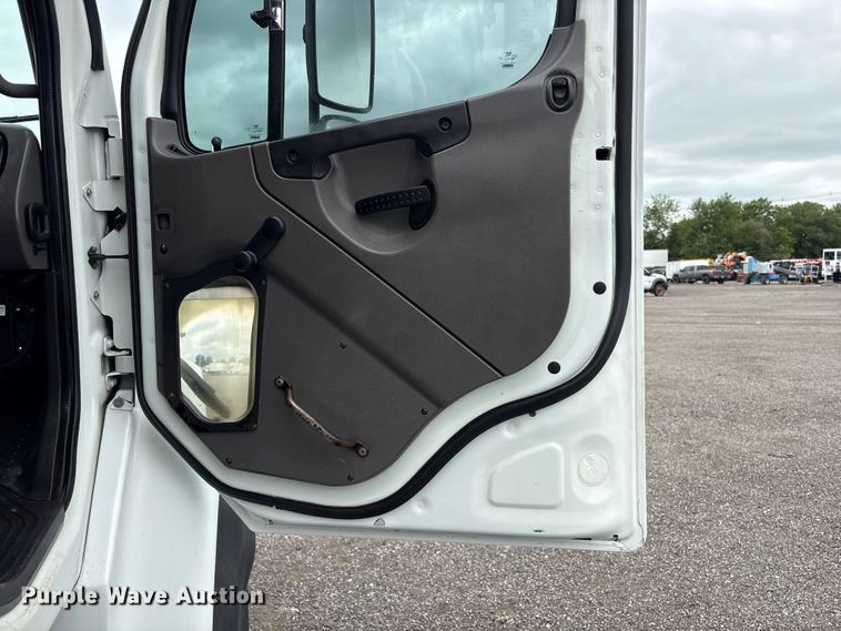 image for item EG9198 2010 Freightliner Business Class M2 Ext. Cab crane truck