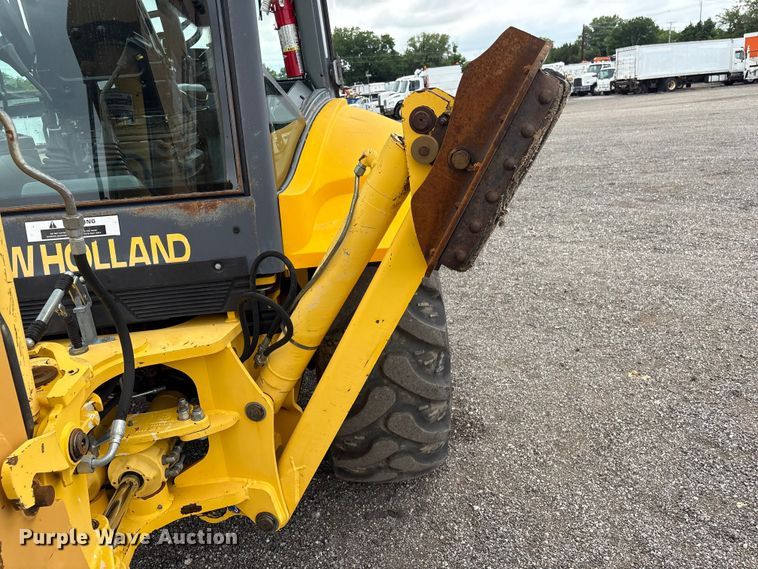 image for item EG9202 2002 New Holland LB75B backhoe