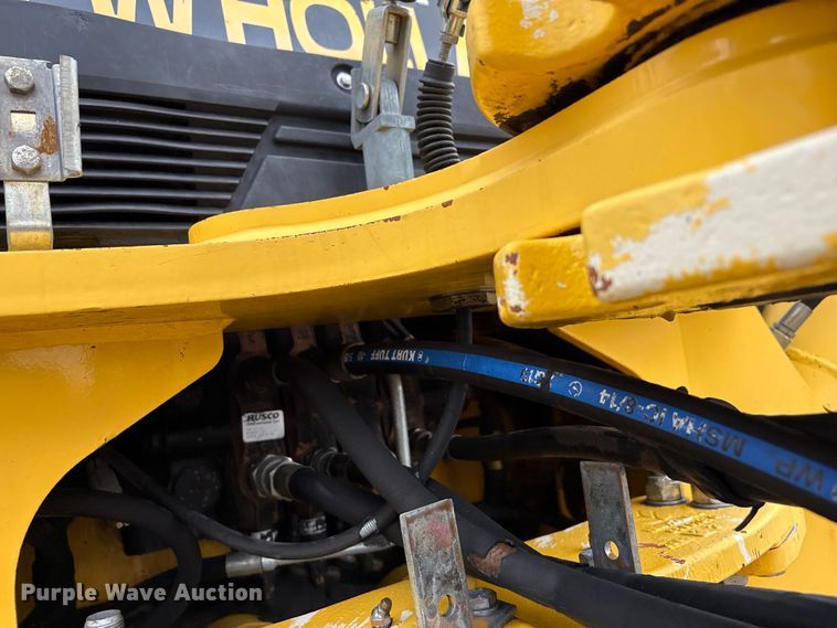 image for item EG9202 2002 New Holland LB75B backhoe
