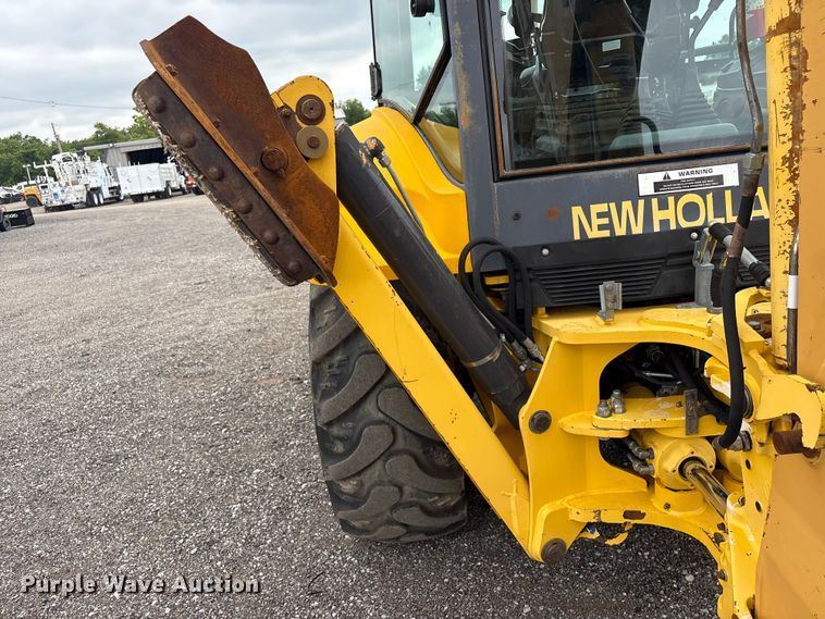 image for item EG9202 2002 New Holland LB75B backhoe
