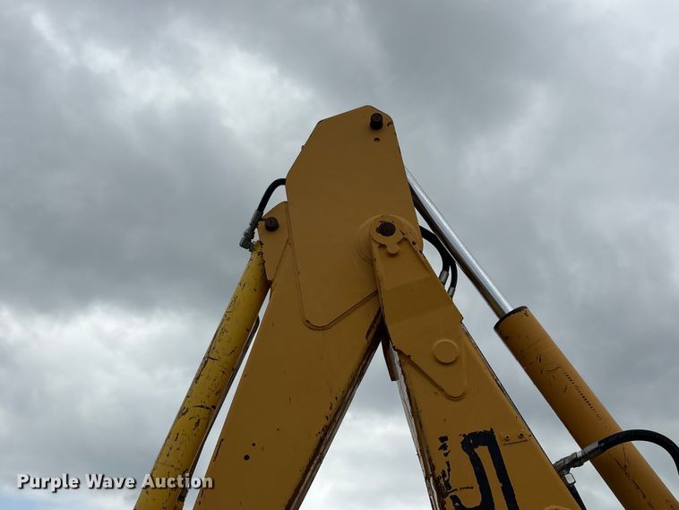 image for item EG9202 2002 New Holland LB75B backhoe