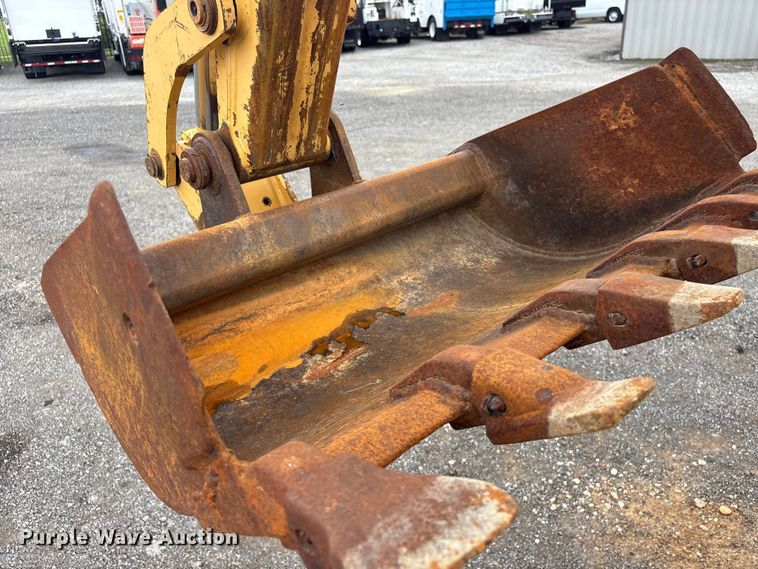 image for item EG9202 2002 New Holland LB75B backhoe