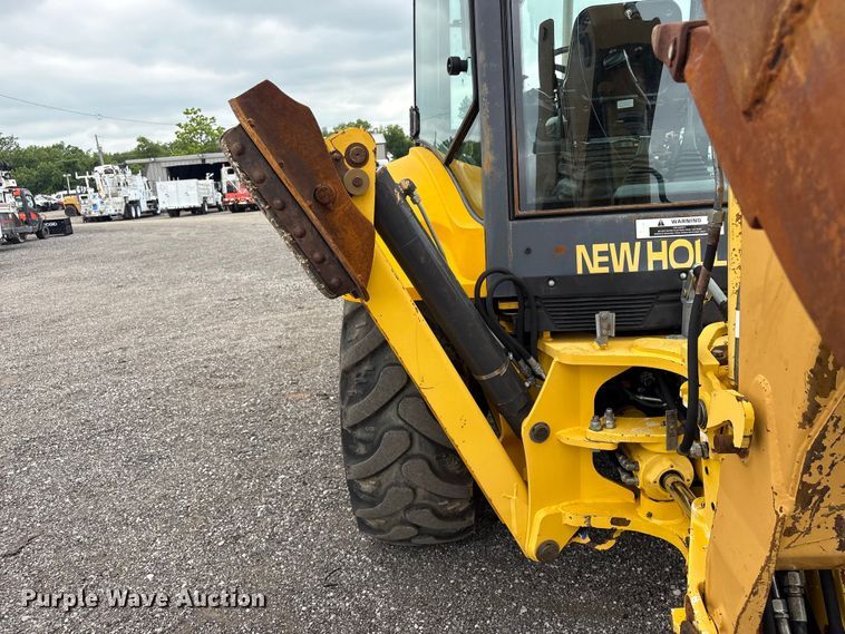 image for item EG9202 2002 New Holland LB75B backhoe