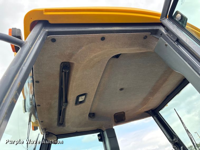 image for item EG9202 2002 New Holland LB75B backhoe