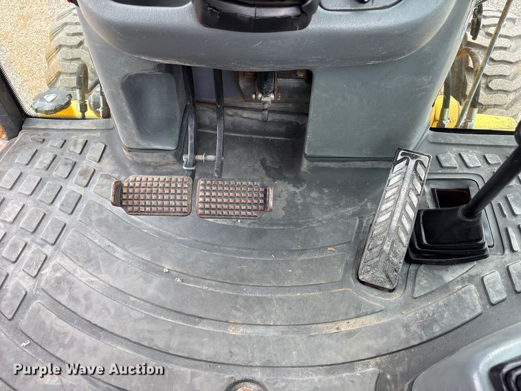 image for item EG9202 2002 New Holland LB75B backhoe