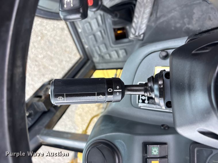 image for item EG9202 2002 New Holland LB75B backhoe