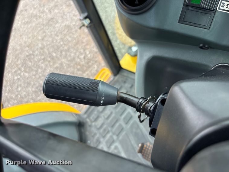 image for item EG9202 2002 New Holland LB75B backhoe