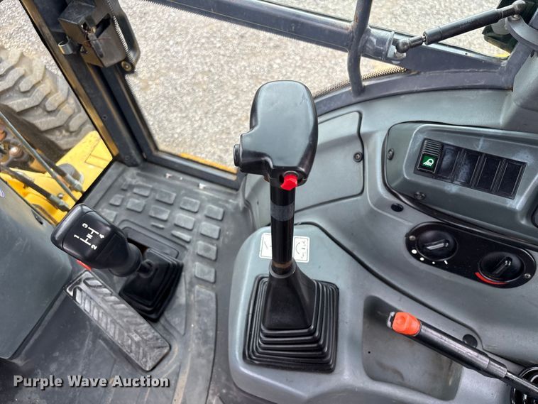 image for item EG9202 2002 New Holland LB75B backhoe