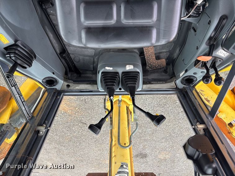 image for item EG9202 2002 New Holland LB75B backhoe