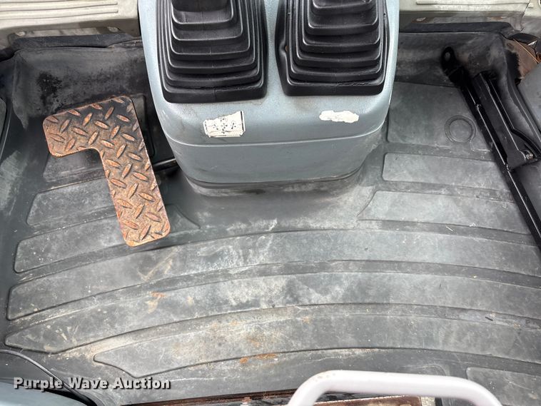 image for item EG9202 2002 New Holland LB75B backhoe