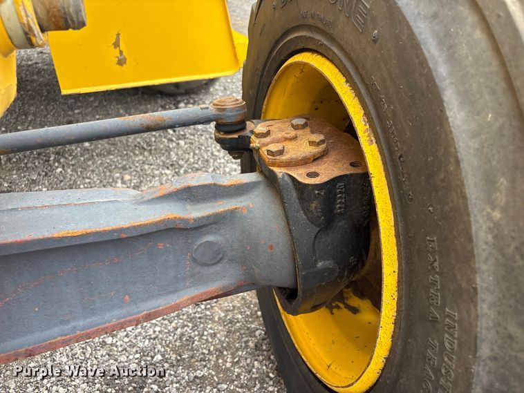 image for item EG9202 2002 New Holland LB75B backhoe