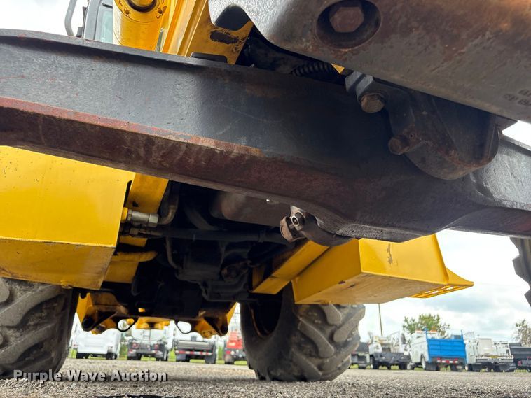 image for item EG9202 2002 New Holland LB75B backhoe