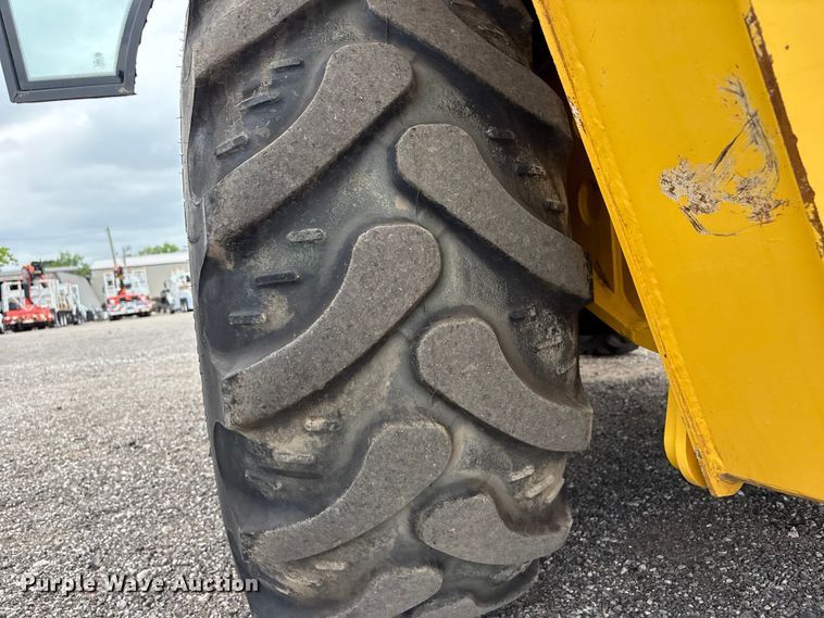 image for item EG9202 2002 New Holland LB75B backhoe