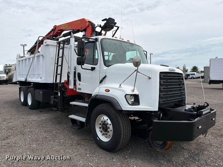 image for item EG9228 2015 Freightliner 108SD grapple truck