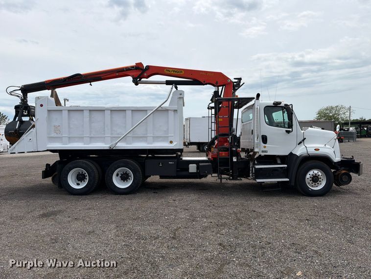 image for item EG9228 2015 Freightliner 108SD grapple truck