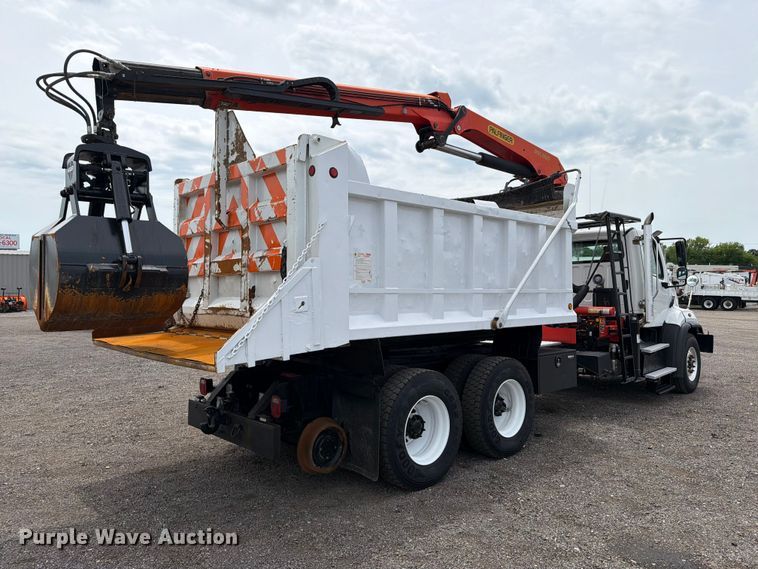 image for item EG9228 2015 Freightliner 108SD grapple truck