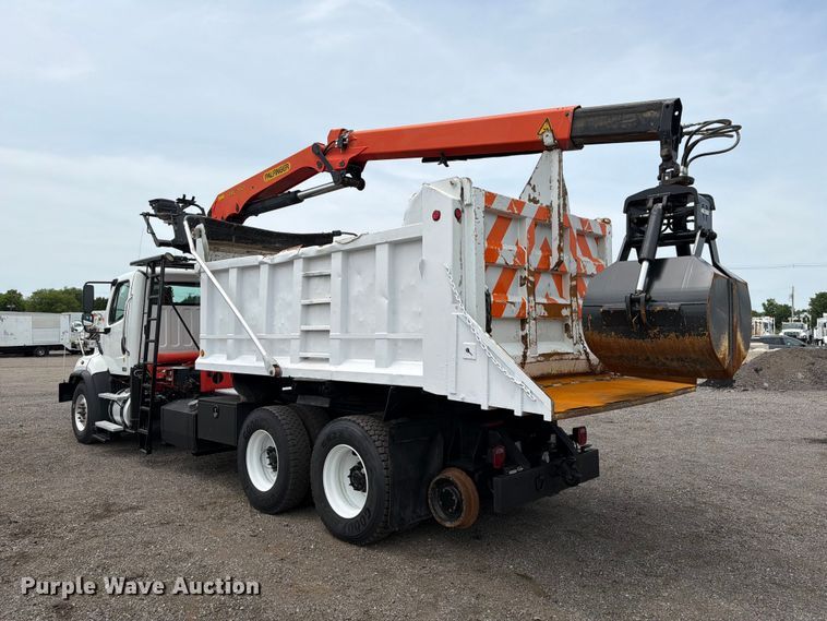 image for item EG9228 2015 Freightliner 108SD grapple truck