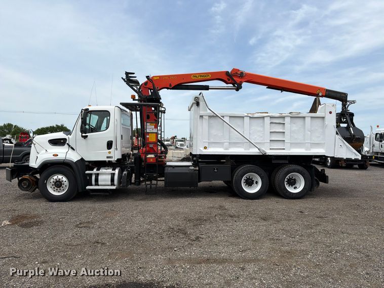 image for item EG9228 2015 Freightliner 108SD grapple truck