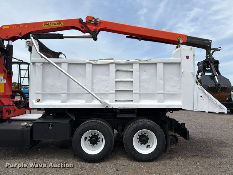 image for item EG9228 2015 Freightliner 108SD grapple truck