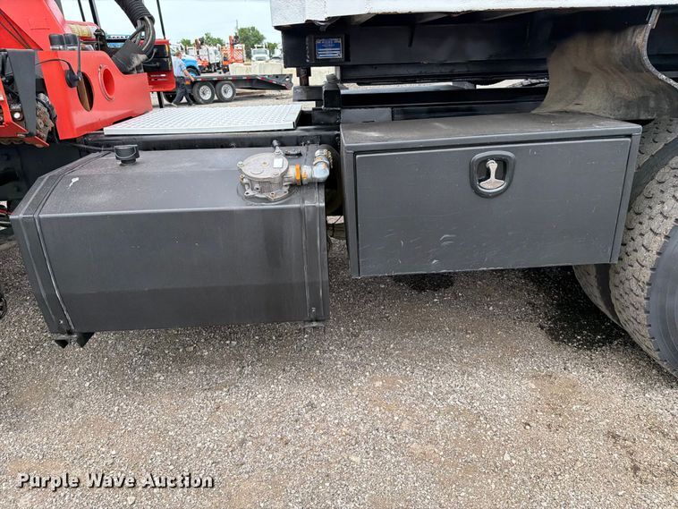 image for item EG9228 2015 Freightliner 108SD grapple truck