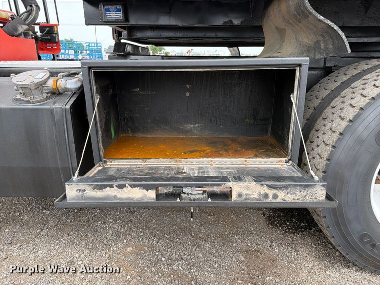 image for item EG9228 2015 Freightliner 108SD grapple truck