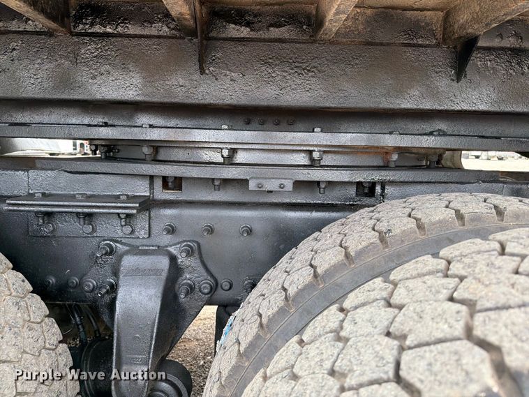 image for item EG9228 2015 Freightliner 108SD grapple truck