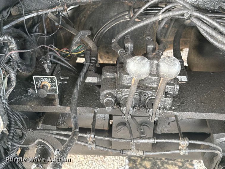 image for item EG9228 2015 Freightliner 108SD grapple truck
