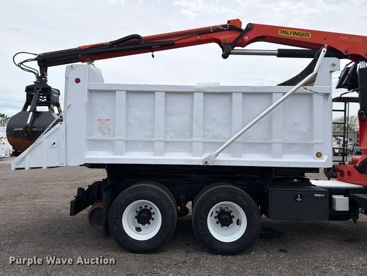 image for item EG9228 2015 Freightliner 108SD grapple truck