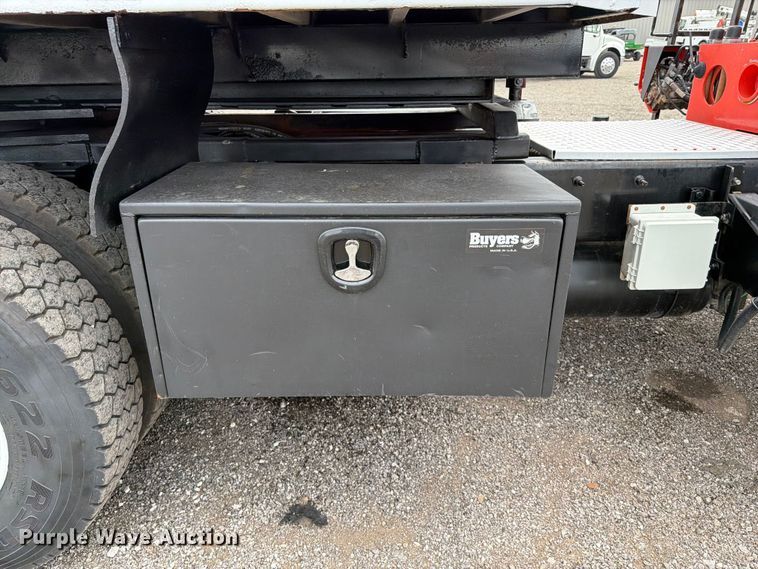 image for item EG9228 2015 Freightliner 108SD grapple truck