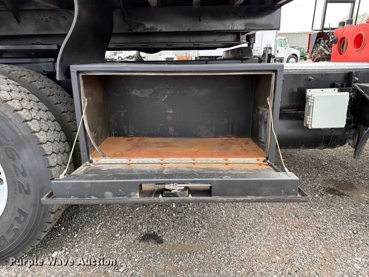 image for item EG9228 2015 Freightliner 108SD grapple truck