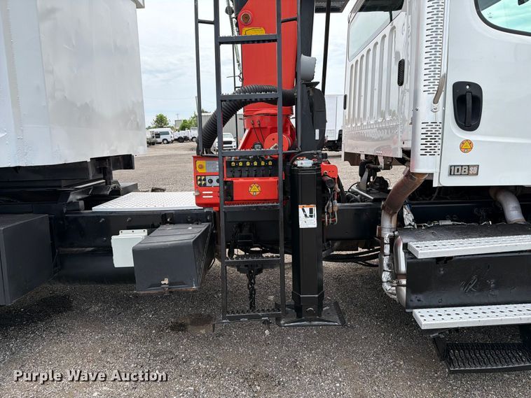 image for item EG9228 2015 Freightliner 108SD grapple truck