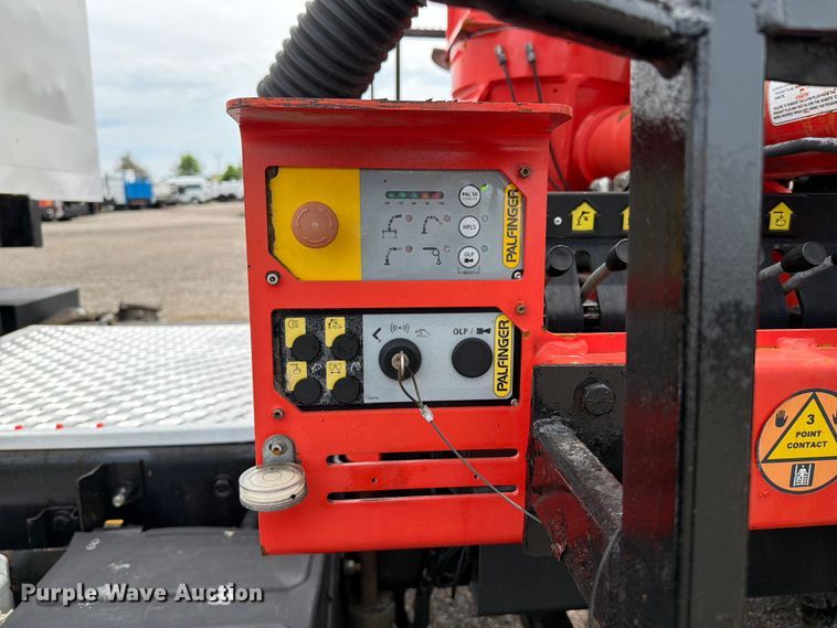 image for item EG9228 2015 Freightliner 108SD grapple truck