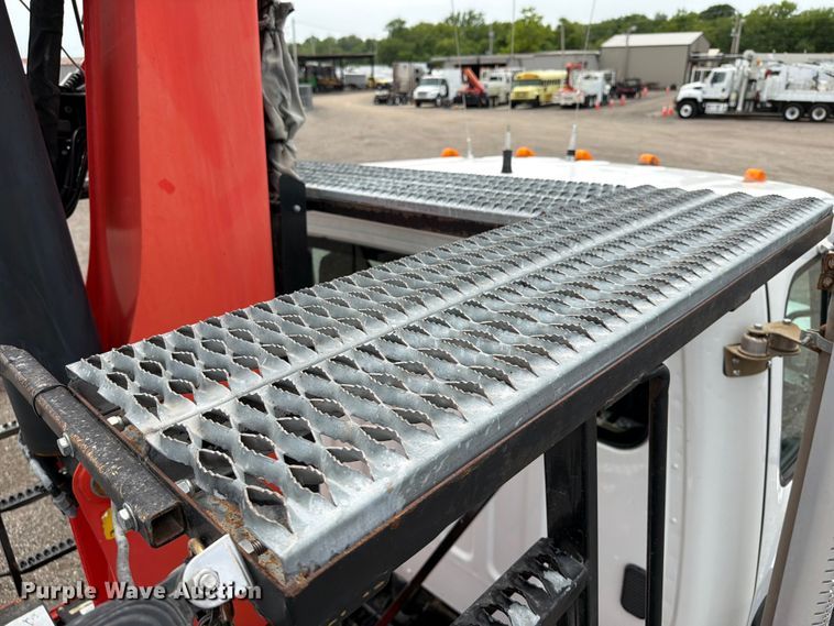 image for item EG9228 2015 Freightliner 108SD grapple truck