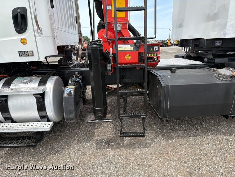 image for item EG9228 2015 Freightliner 108SD grapple truck
