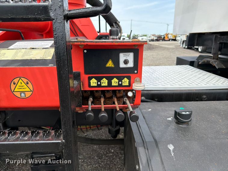 image for item EG9228 2015 Freightliner 108SD grapple truck