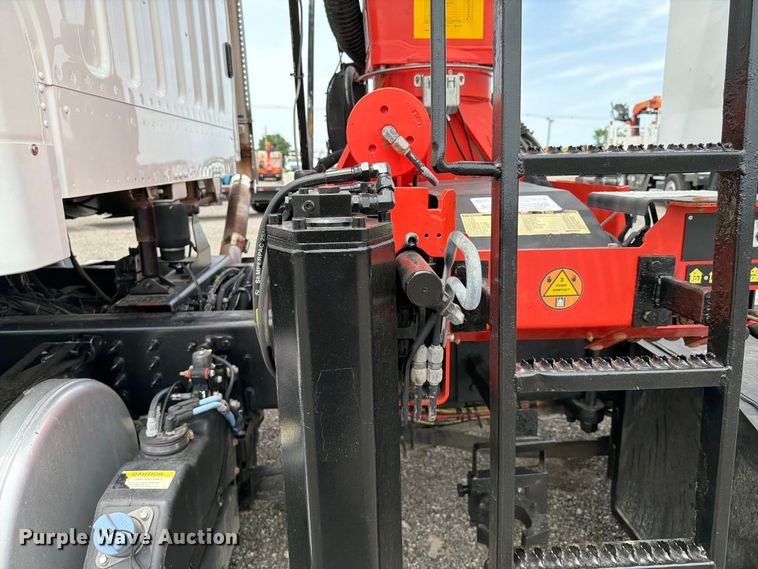 image for item EG9228 2015 Freightliner 108SD grapple truck