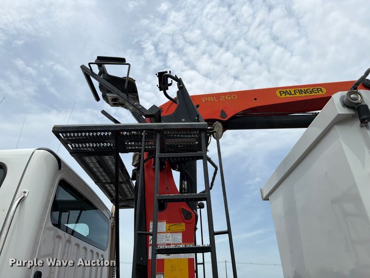 image for item EG9228 2015 Freightliner 108SD grapple truck