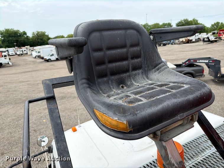 image for item EG9228 2015 Freightliner 108SD grapple truck