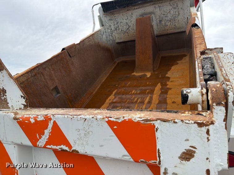 image for item EG9228 2015 Freightliner 108SD grapple truck