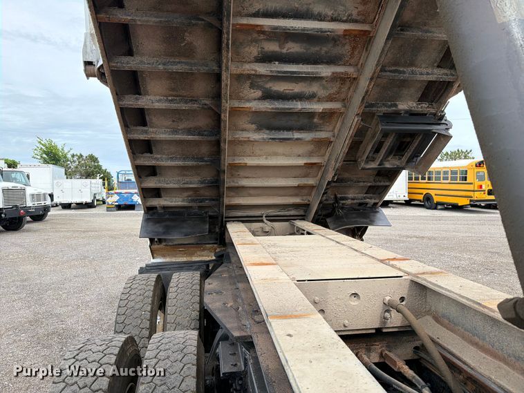 image for item EG9228 2015 Freightliner 108SD grapple truck