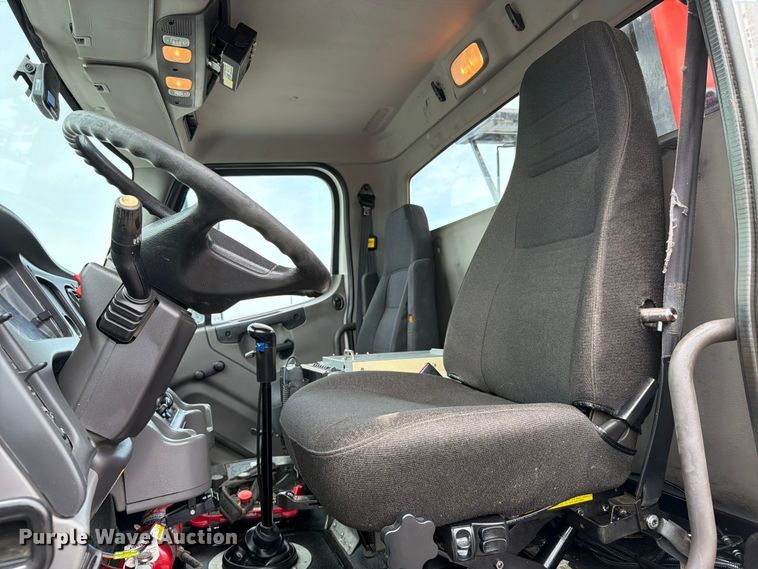 image for item EG9228 2015 Freightliner 108SD grapple truck