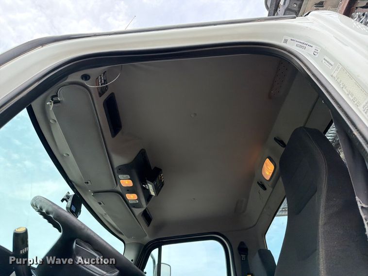 image for item EG9228 2015 Freightliner 108SD grapple truck