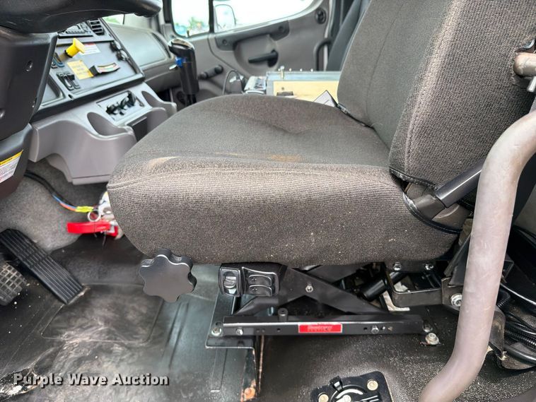 image for item EG9228 2015 Freightliner 108SD grapple truck