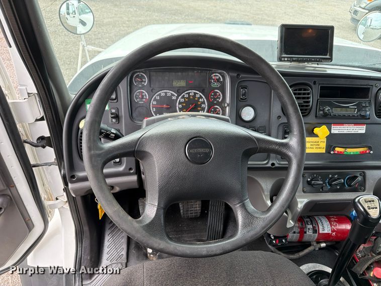 image for item EG9228 2015 Freightliner 108SD grapple truck